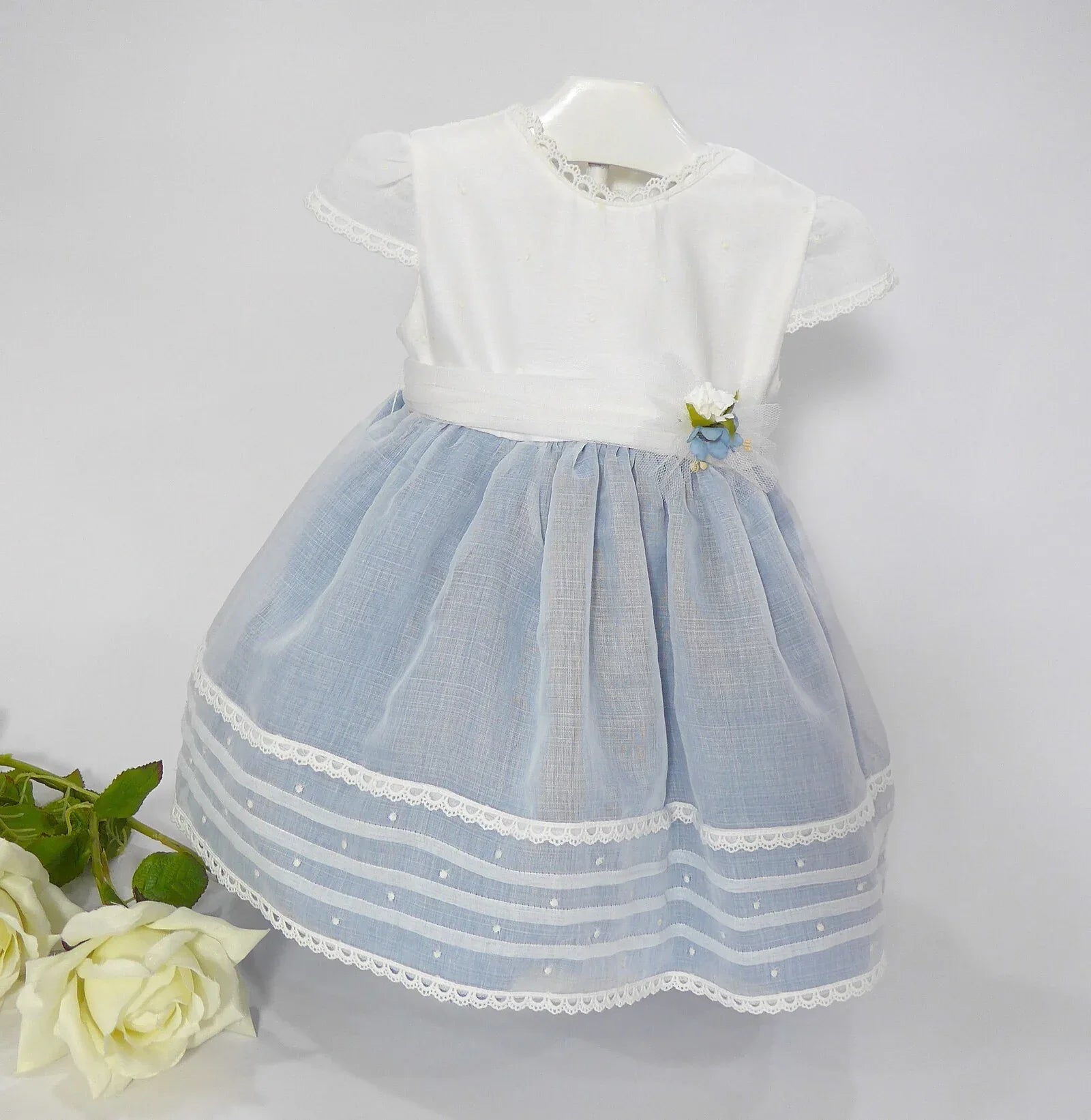 Vestido batista inglesa blanco y azul - PARDALETS