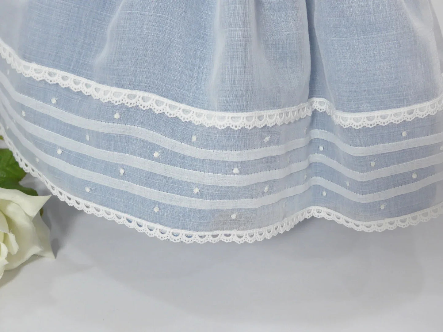 Vestido batista inglesa blanco y azul - PARDALETS