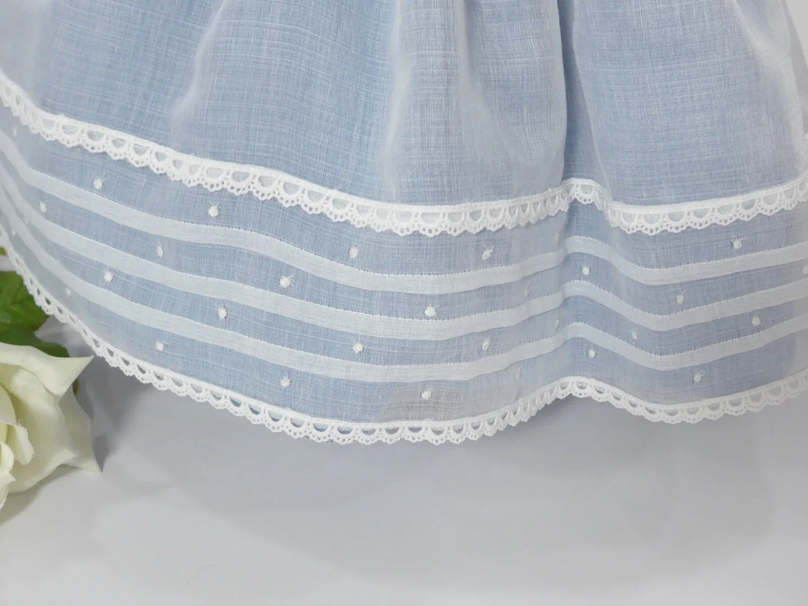 Vestido batista inglesa blanco y azul - PARDALETS