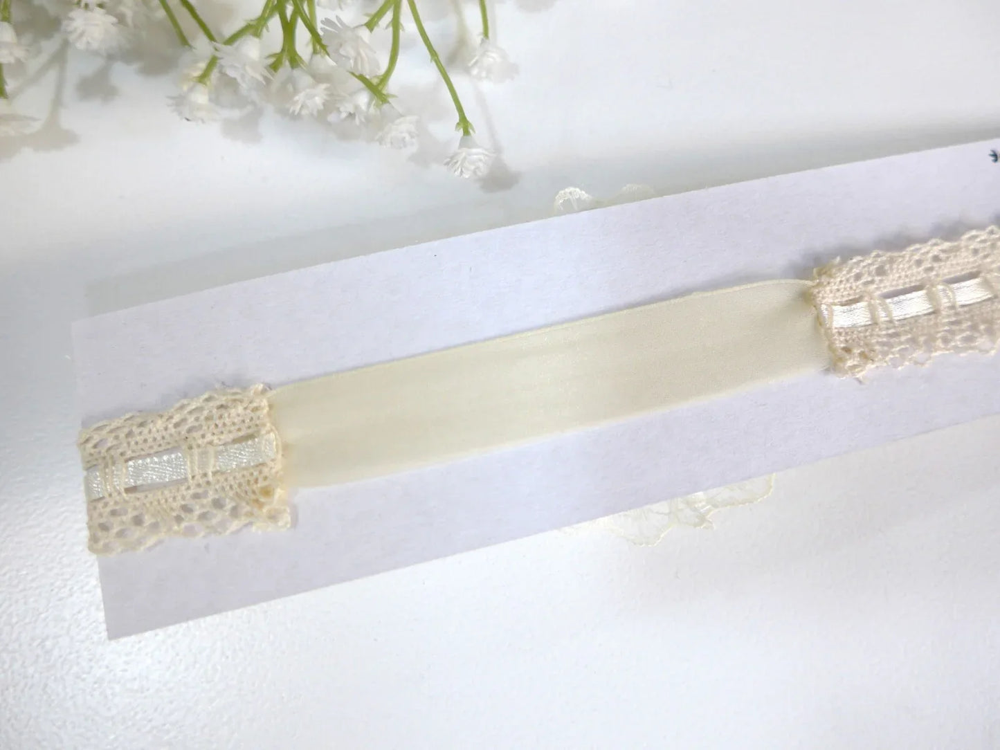Diadema puntilla beig con roseton flor rosa - PARDALETS