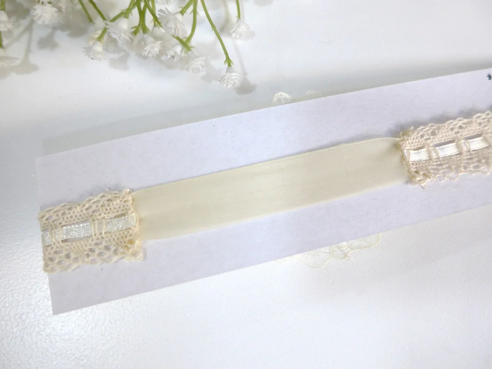 Diadema puntilla beig con roseton flor rosa - PARDALETS
