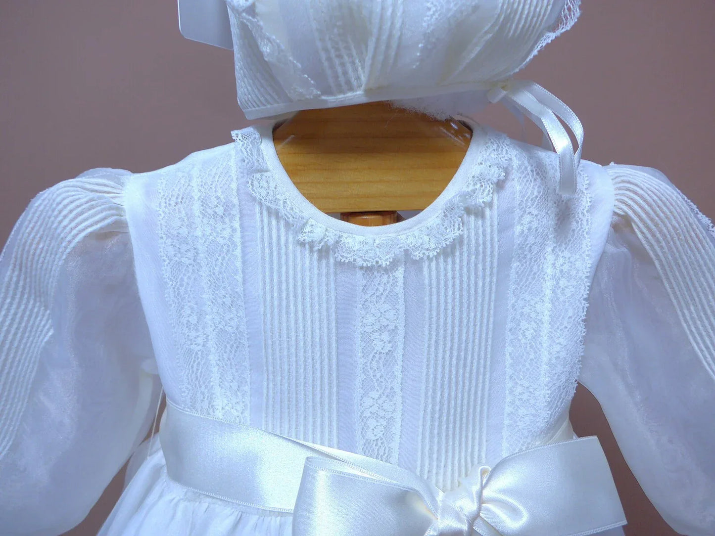Faldon de organza beig con capa - PARDALETS