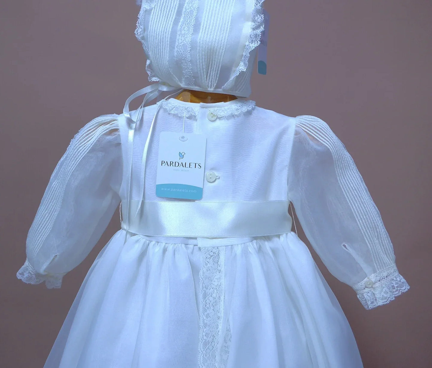 Faldon de organza beig con capa - PARDALETS
