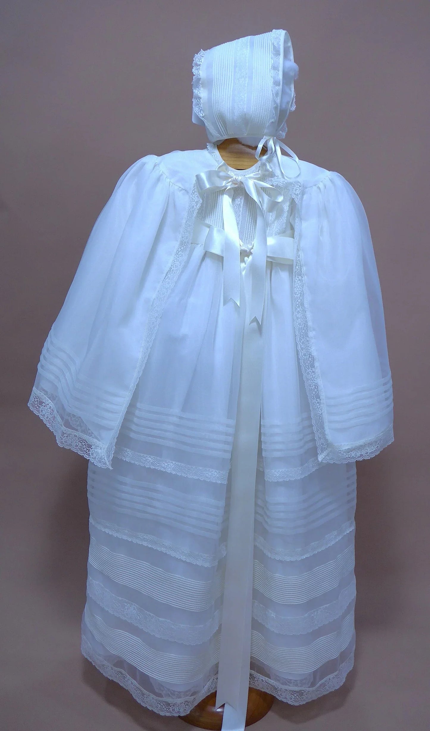 Faldon de organza beig con capa - PARDALETS