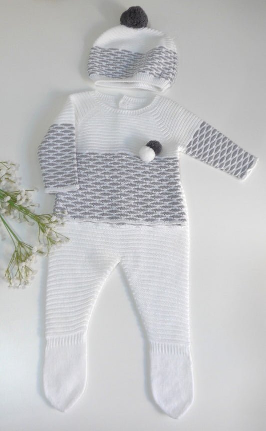 Jubon y polaina blanco y gris con gorrito