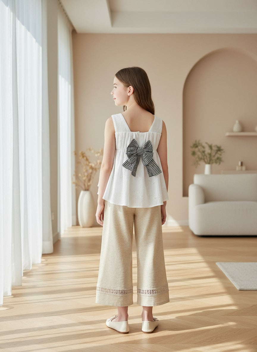 Conjunto blusa blanca y pantalon lino beig y lazo vichy negro Ceramica