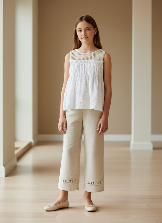 Conjunto blusa blanca y pantalon lino beig y lazo vichy negro