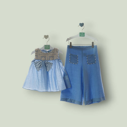 Conjunto blusa azul y pantalon ancho "Nagare"