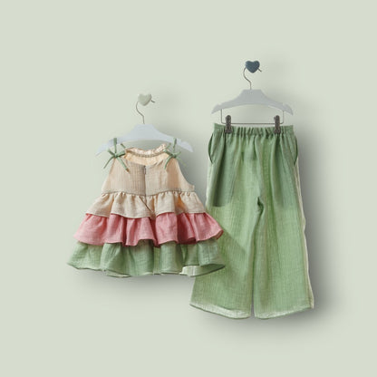 Conjunto blusa volantes y pantalon verde "Wabi-Sabi"