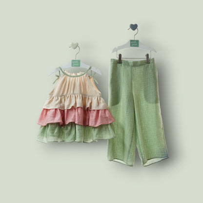 Conjunto blusa volantes y pantalon verde "Wabi-Sabi"