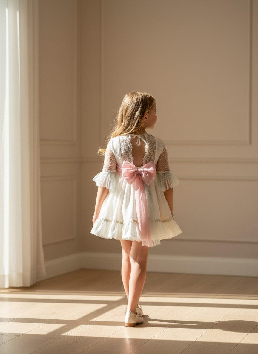 Vestido tul beig y volantes rosas