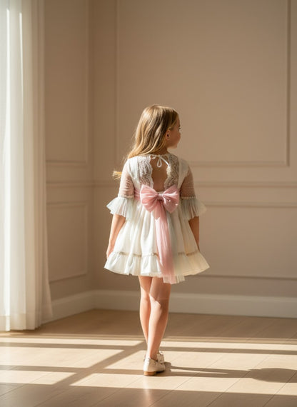 Vestido tul beig y volantes rosas