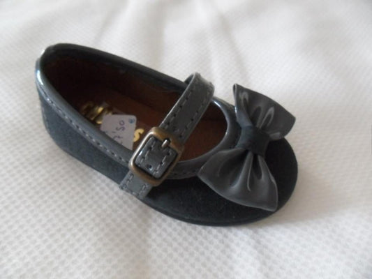 Mercedita serraje gris oscuro con hebilla