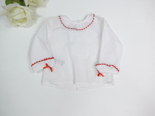 Camisa batista blanca y piconela roja Paz Rodriguez