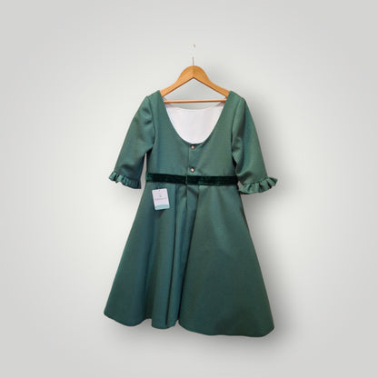 Vestido verde con fajin y lazo de terciopelo