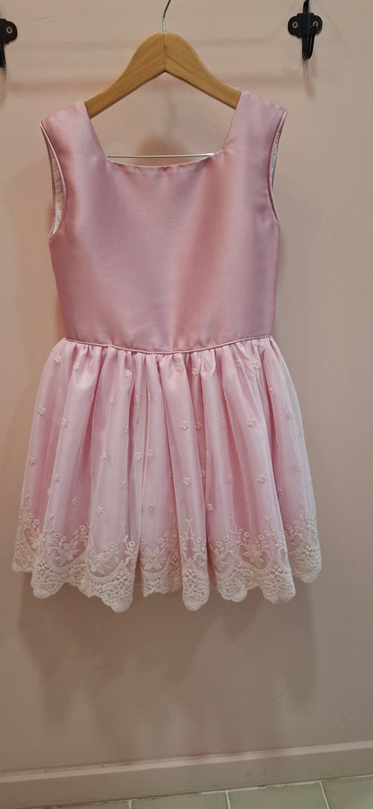 Vestido cuerpo mikado rosa maquillaje sin mangas y falda tul bordado beig