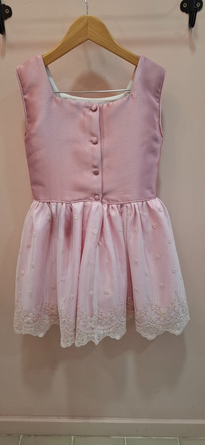 Vestido cuerpo mikado rosa maquillaje sin mangas y falda tul bordado beig