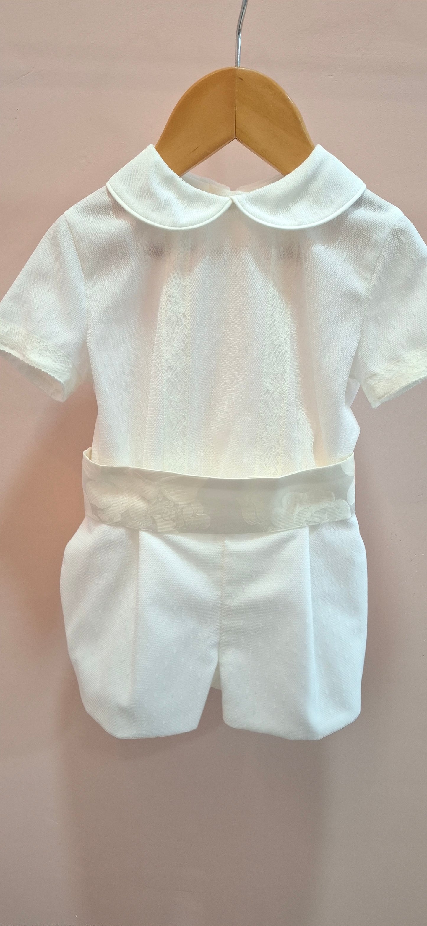 Conjunto camisa y short de tul beig con puntillas y fajin