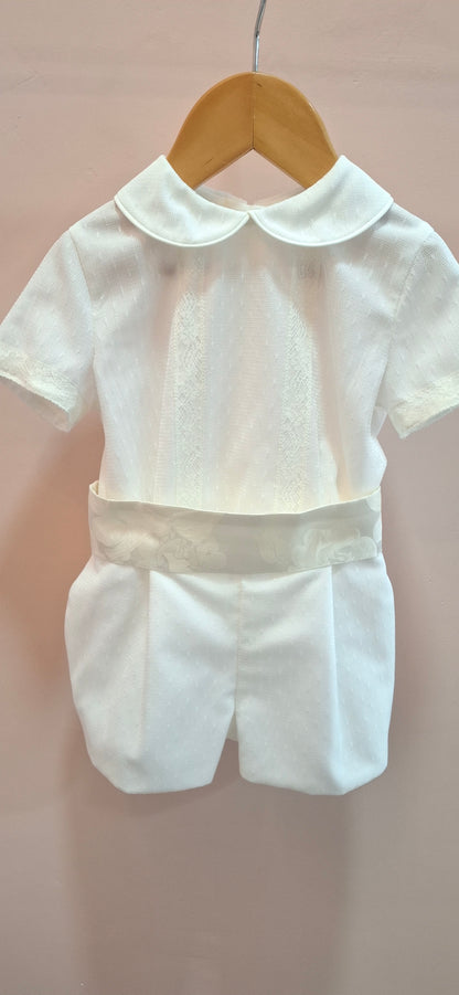 Conjunto camisa y short de tul beig con puntillas y fajin
