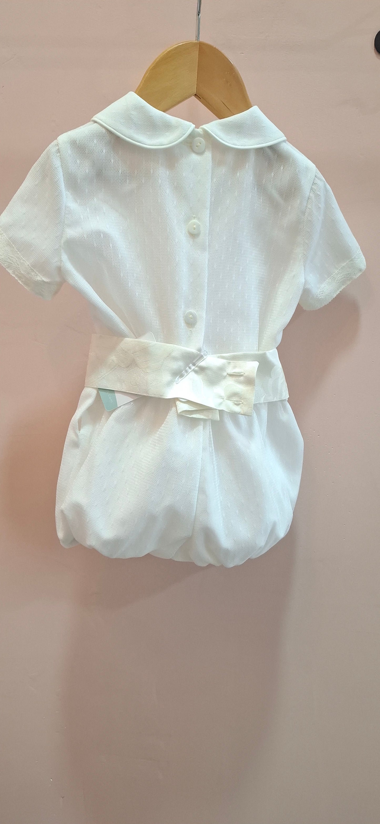 Conjunto camisa y short de tul beig con puntillas y fajin
