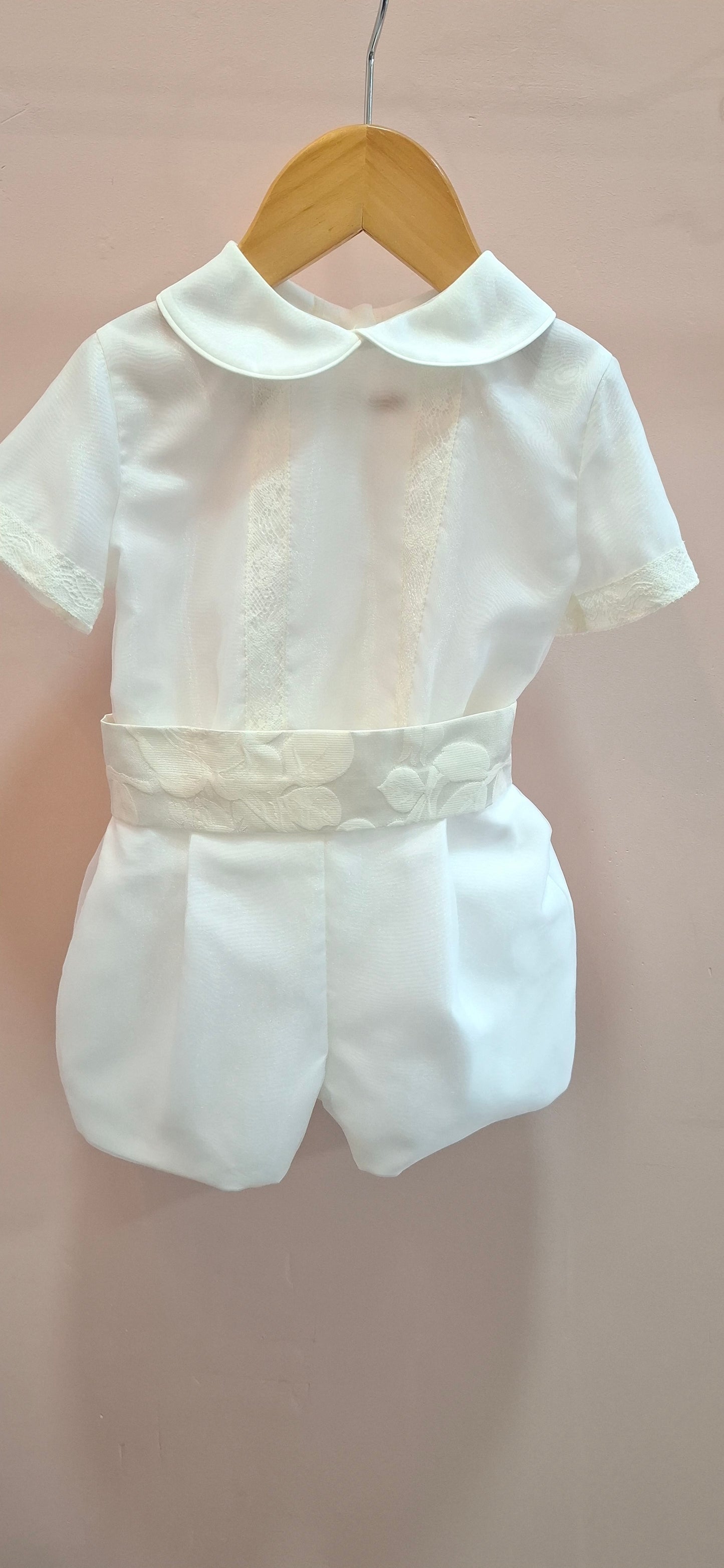 Conjunto camisa y short organza beig con fajin y puntillas