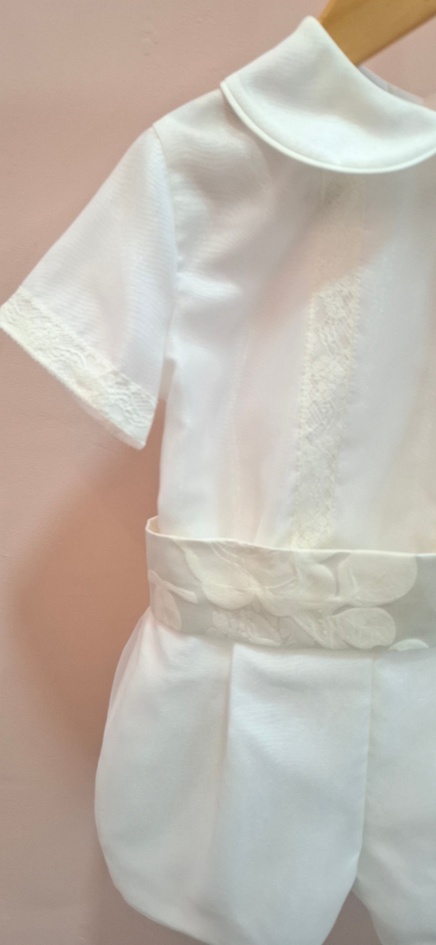 Conjunto camisa y short organza beig con fajin y puntillas