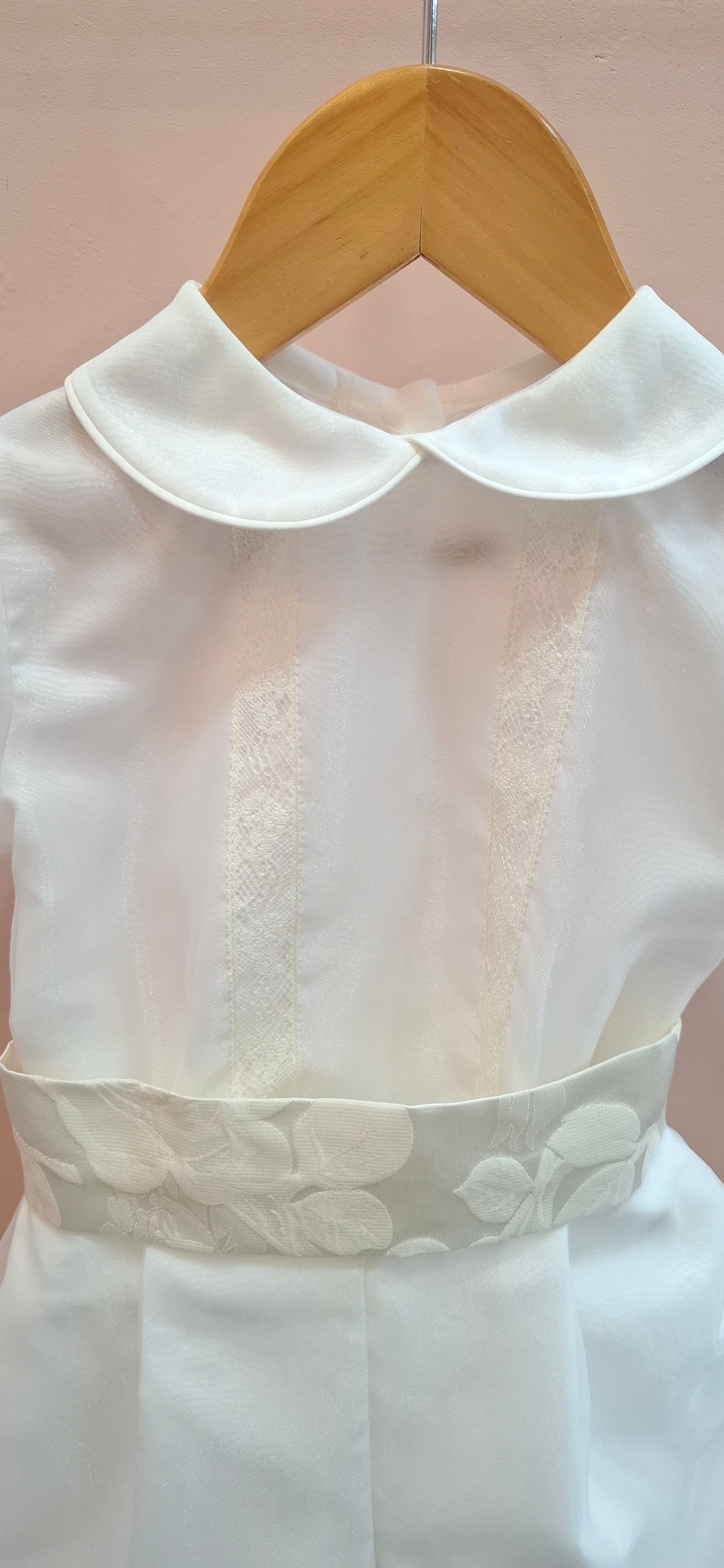Conjunto camisa y short organza beig con fajin y puntillas