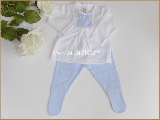 Jubon blanco topitos y polaina celeste