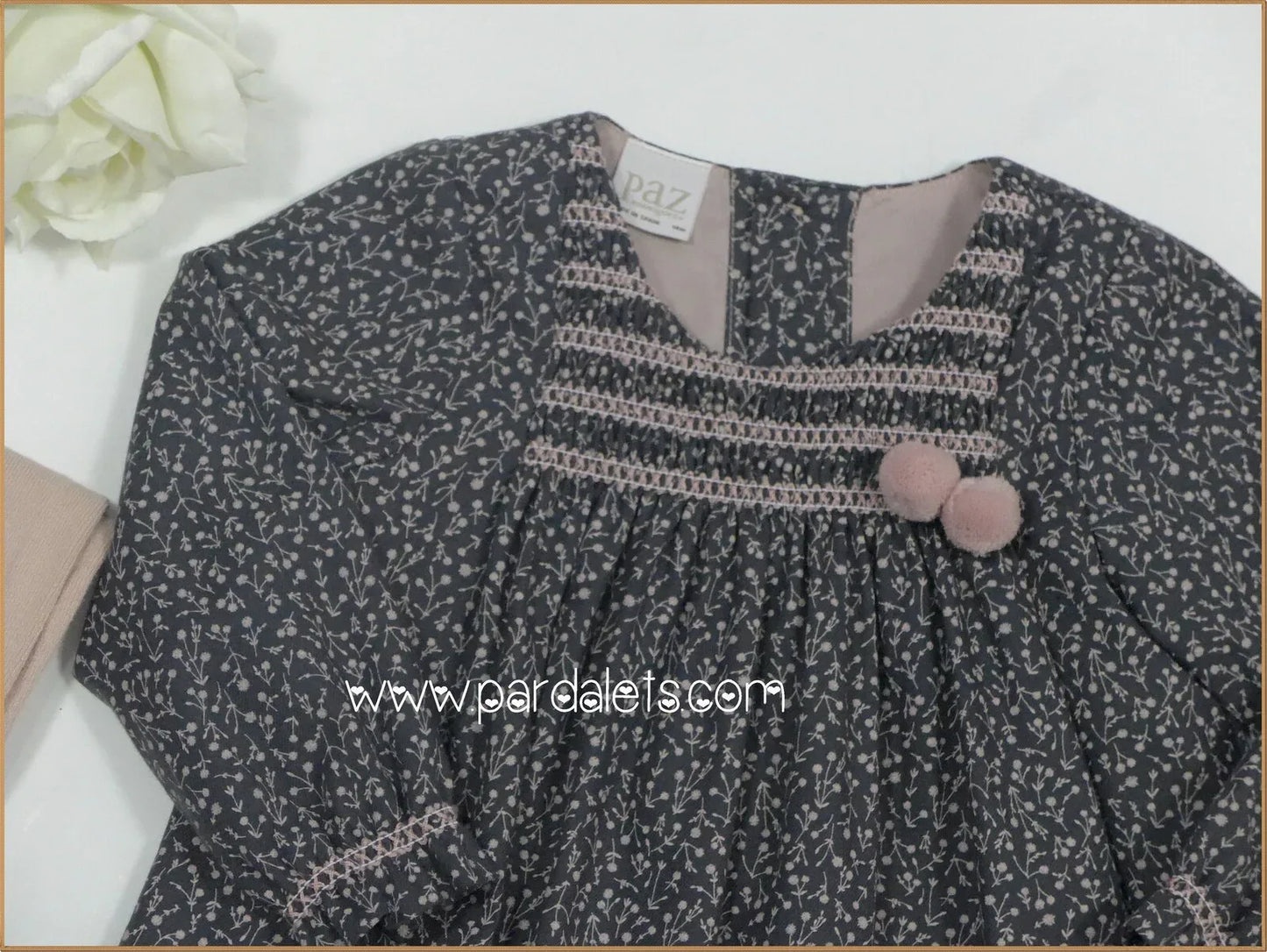Vestido gris y flores rosas y nido de abeja "Hydra" - PARDALETS