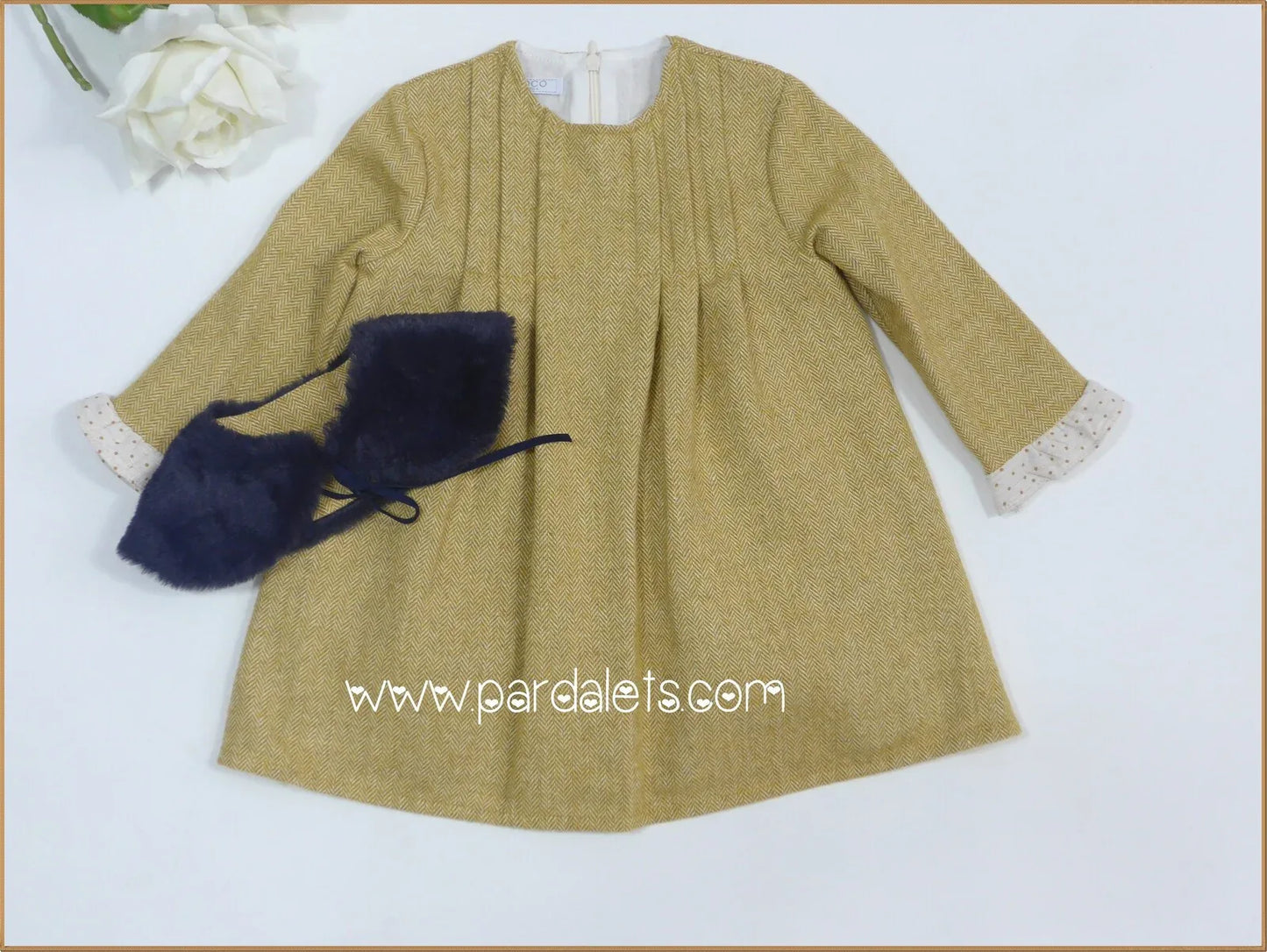 Vestido mostaza volantes tul y cuello marino - PARDALETS