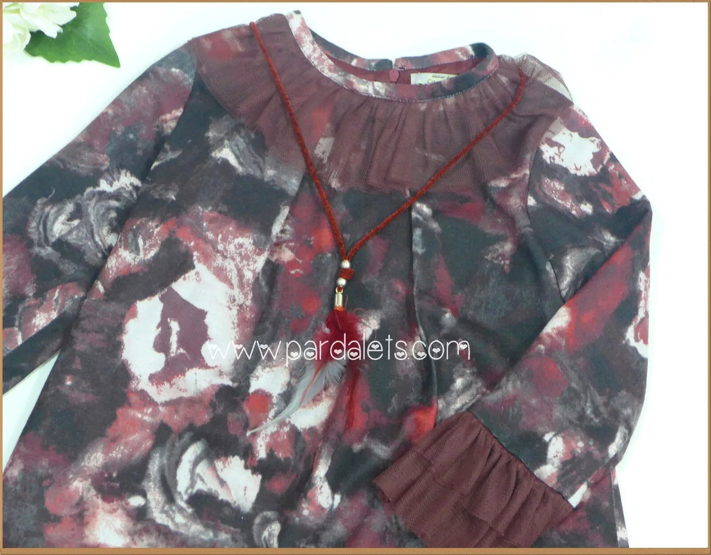 Vestido estampado granate cuello tul y mangas collar incluido - PARDALETS