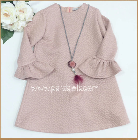 Vestido rosa empolvado con collar plumas - PARDALETS