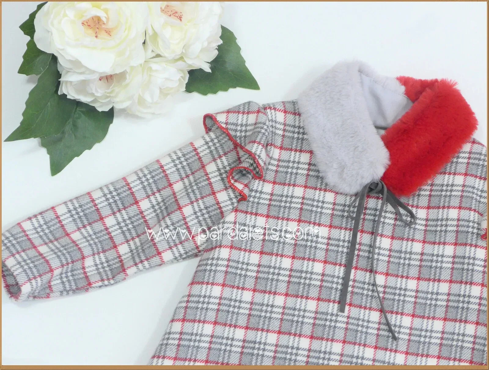 Vestido cuadros rojos y grises con cuellito pelo - PARDALETS