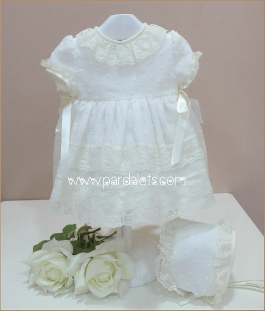 Vestido de plumeti beig manga corta con capota - PARDALETS