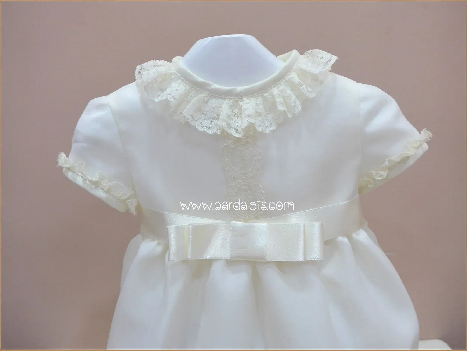Pelele triple organza con puntilla y capota - PARDALETS