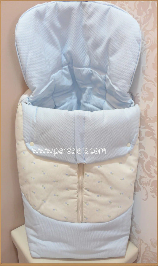Saco de silla universal azul con flores bordadas - PARDALETS