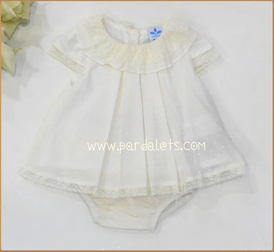 Jesusito plumeti beig con puntilla - PARDALETS