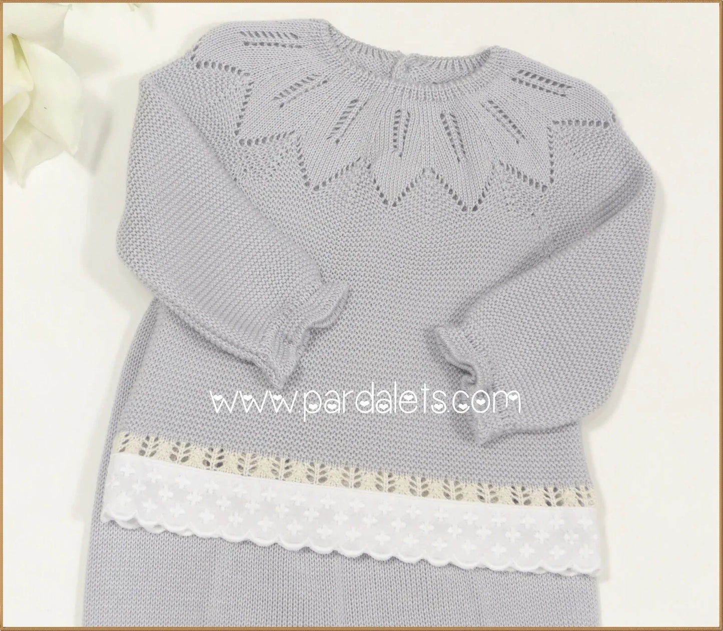 Jubon y polaina gris con puntilla blanca - PARDALETS