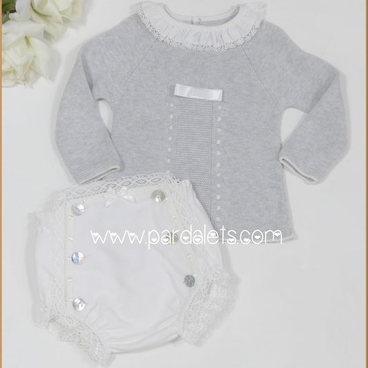 Jubon gris puntilla y cubrepañal pique blanco