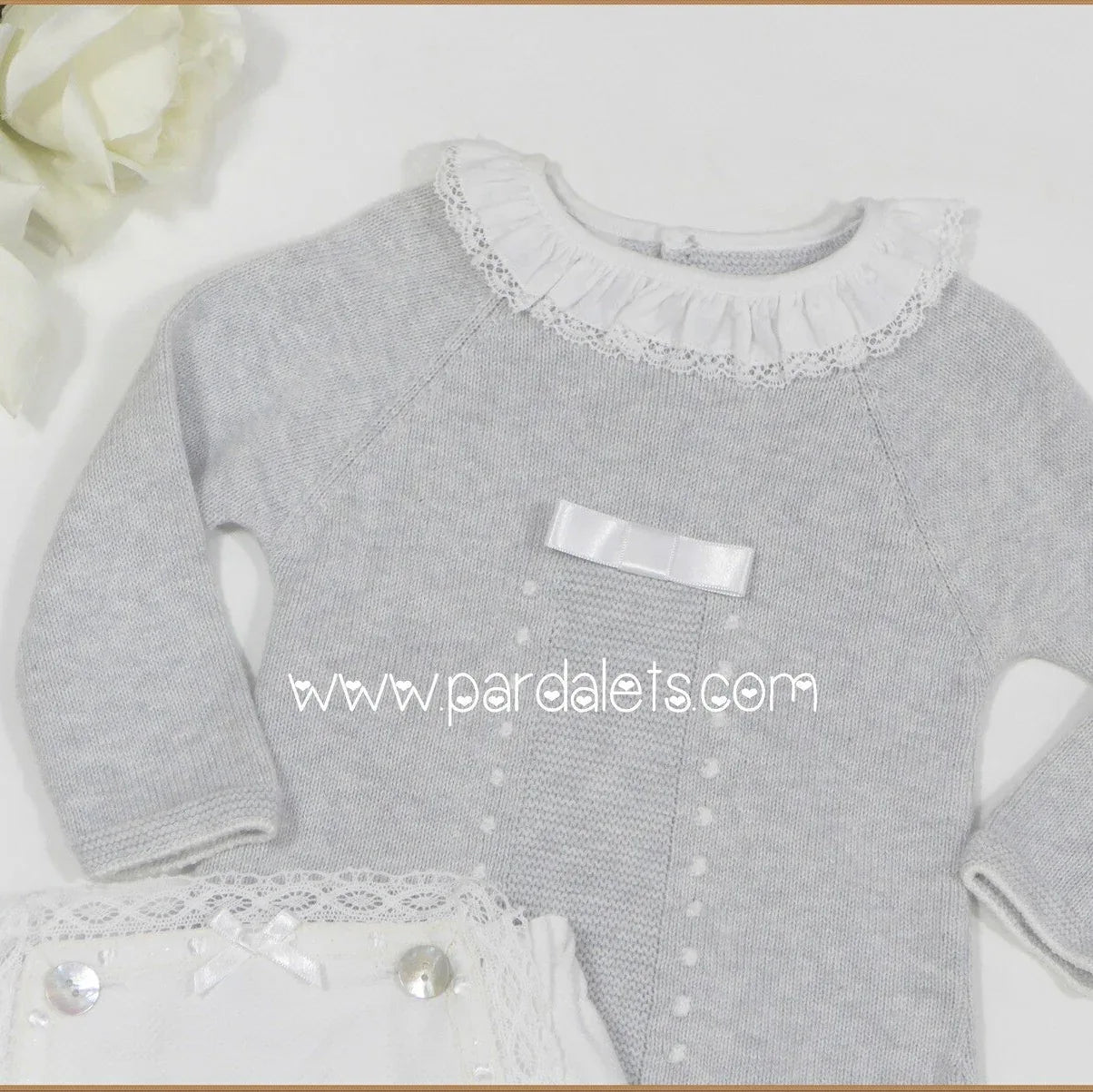 Jubon gris puntilla y cubrepañal pique blanco - PARDALETS