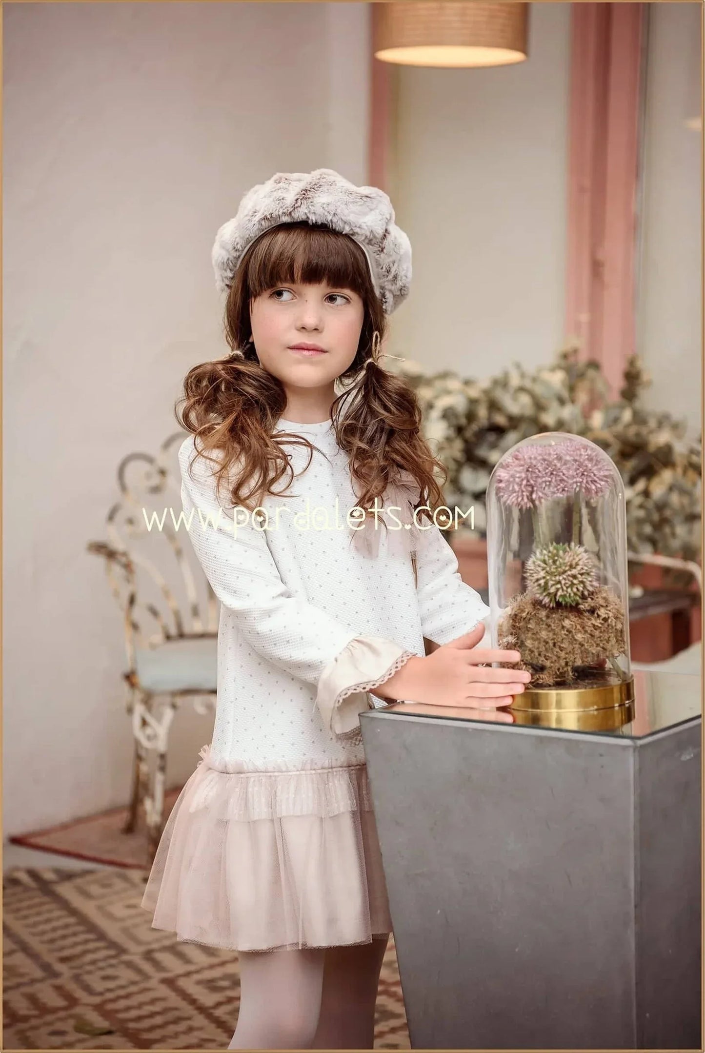 Vestido blanco con topitos y volante tostado tul "Saltarin" - PARDALETS