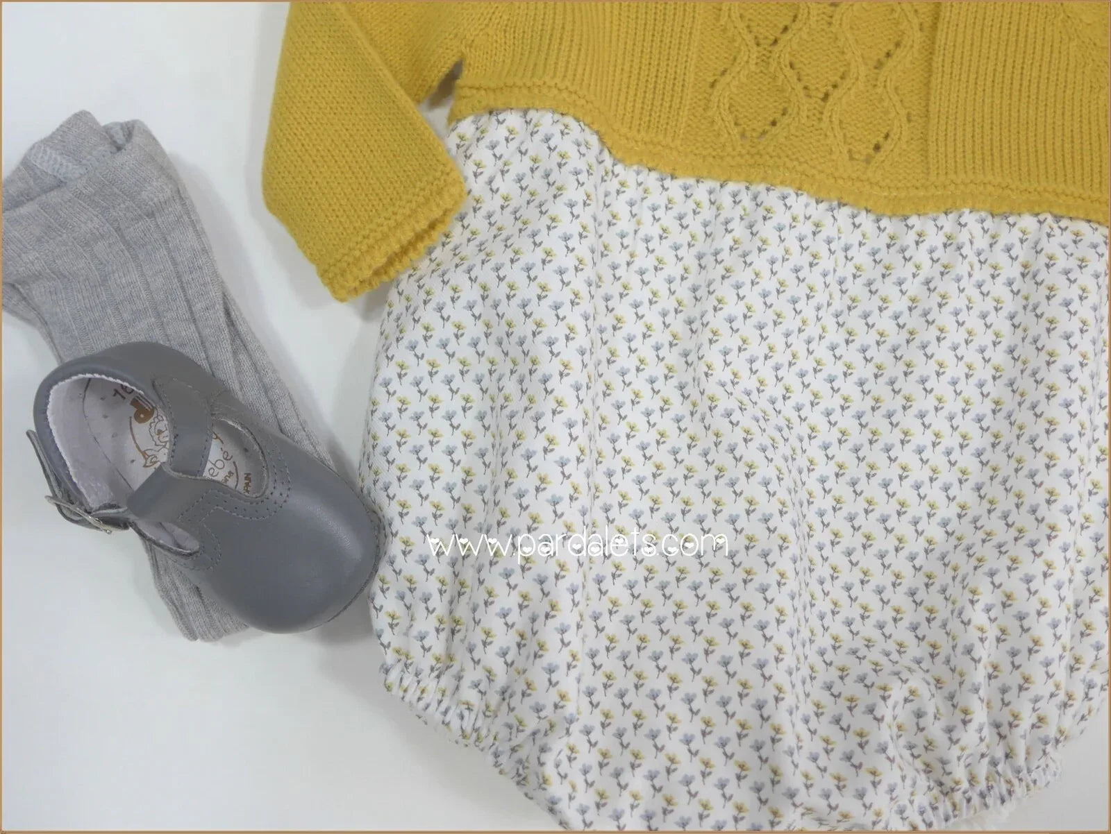 Pelele mostaza con florecitas "Peter Pan" - PARDALETS