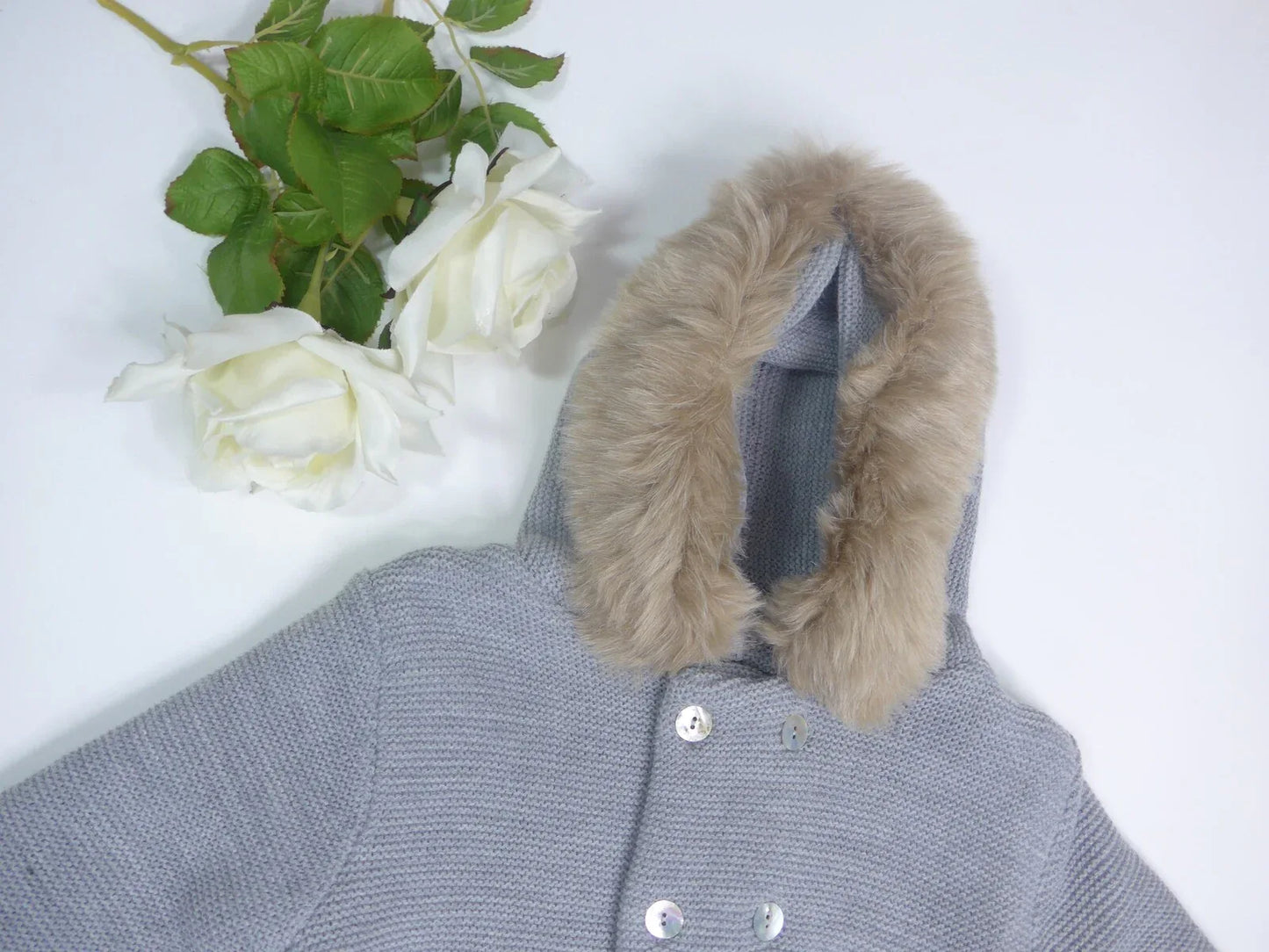Trenka punto doble lana gris con capucha pelo sintetico - PARDALETS