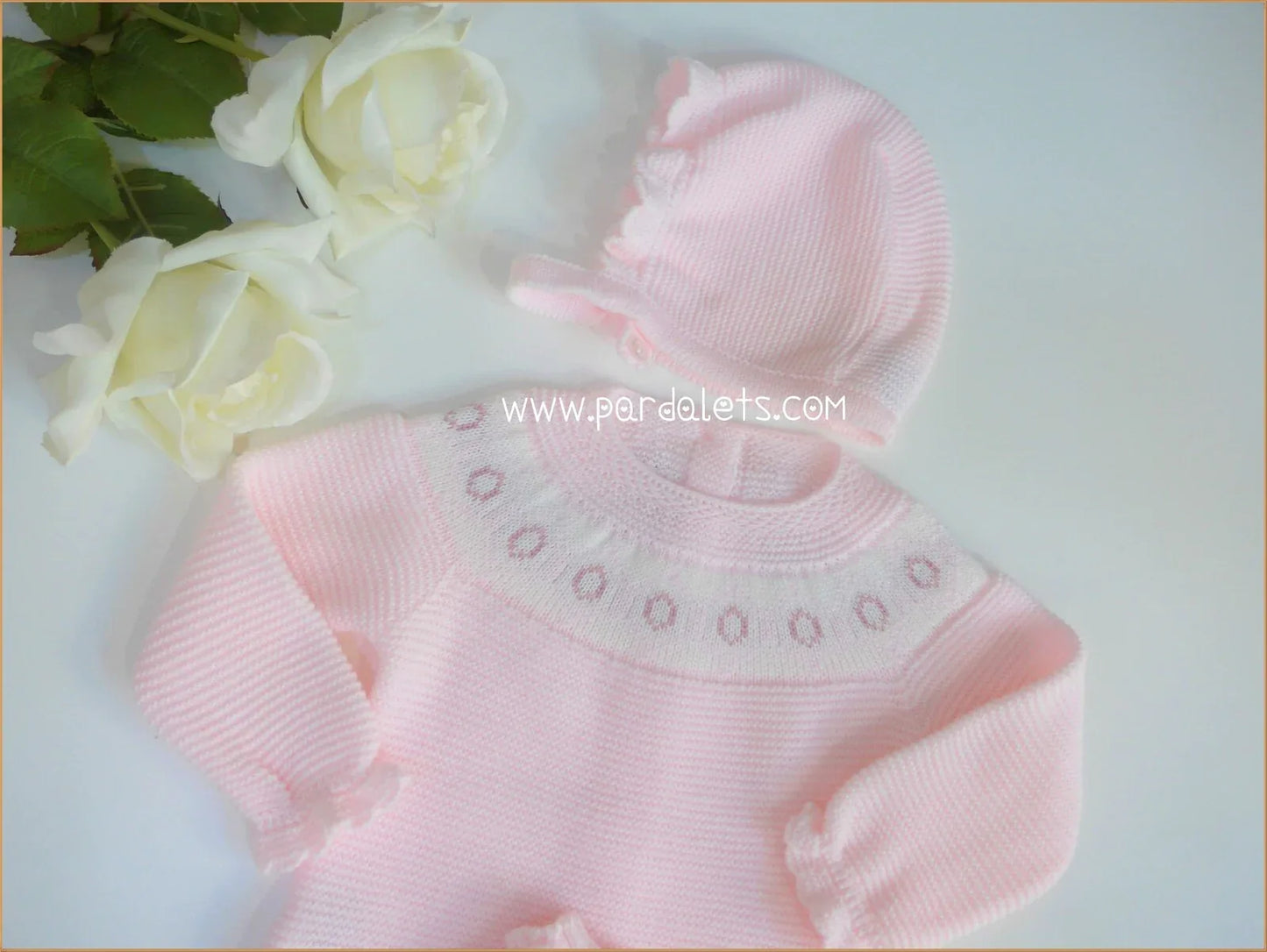Jersey lana rosa con greca, braguita y capota - PARDALETS