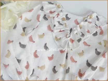 Camisa blanca estampado gallinitas teja
