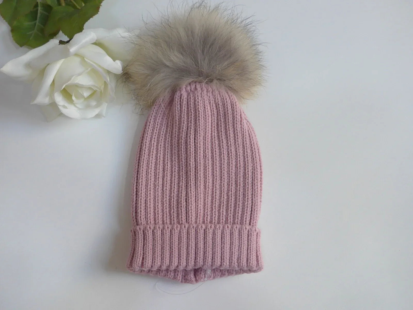 Gorro canale rosa empolvado pompon pelo natural - PARDALETS