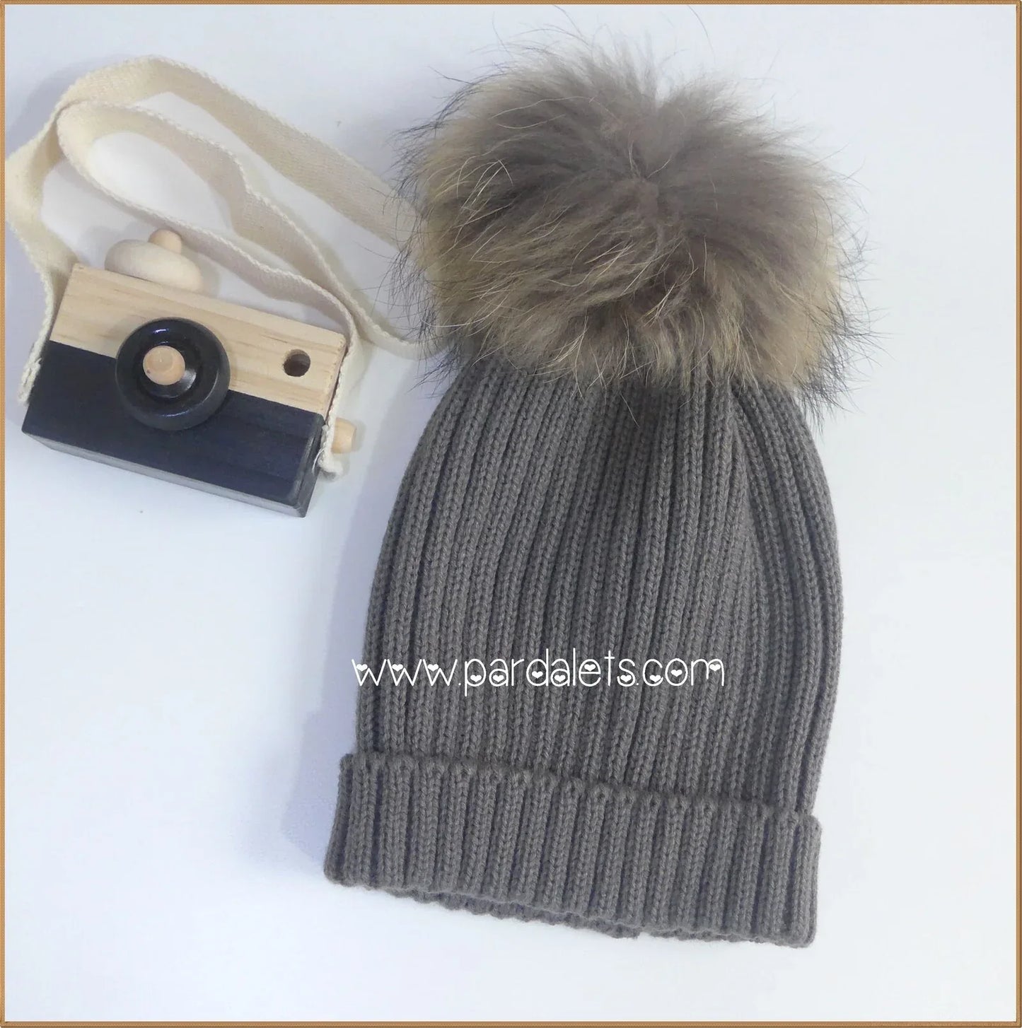 Gorro canale gris oscuro pompon pelo natural - PARDALETS