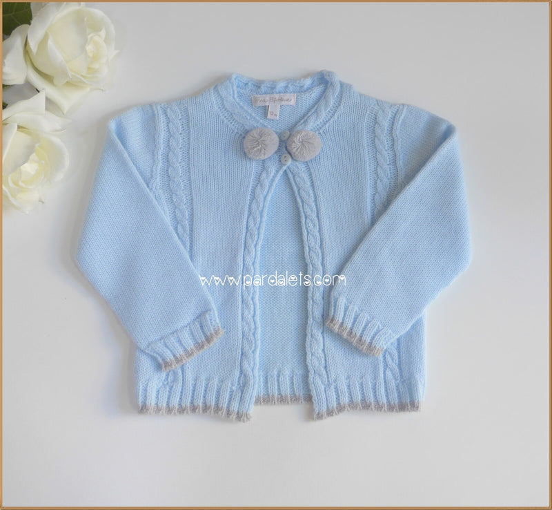 Chaqueta celeste con ochos y 2 pompones grises