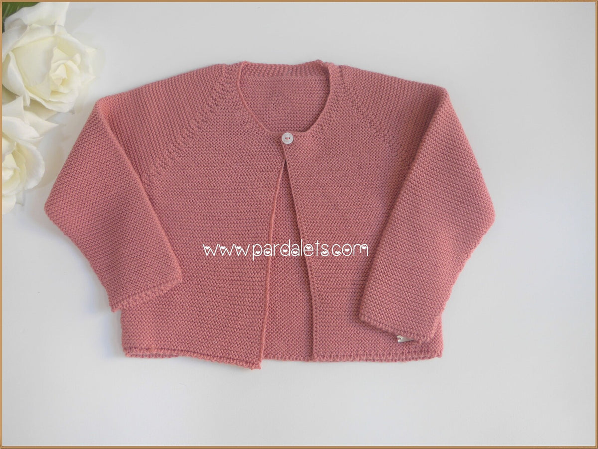 Chaqueta larga rosa maquillaje