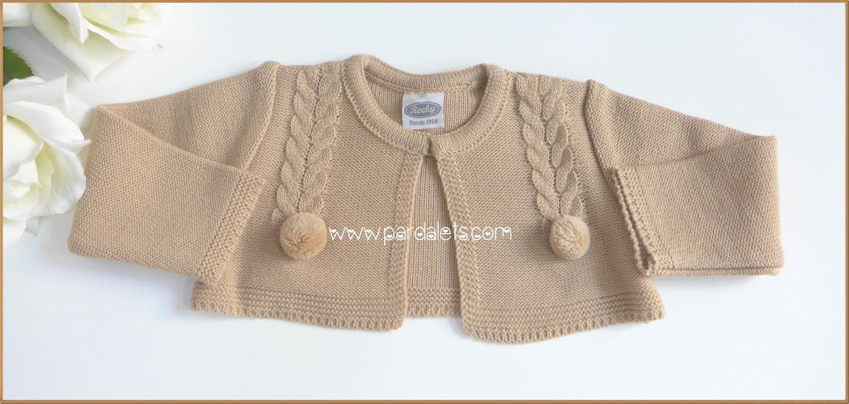 Chaqueta corta camel con 2 pompones